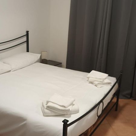 Apartamento Casa N 2 Con Parcheggio Privato E Colonnina Ricarica Livorno Exterior foto
