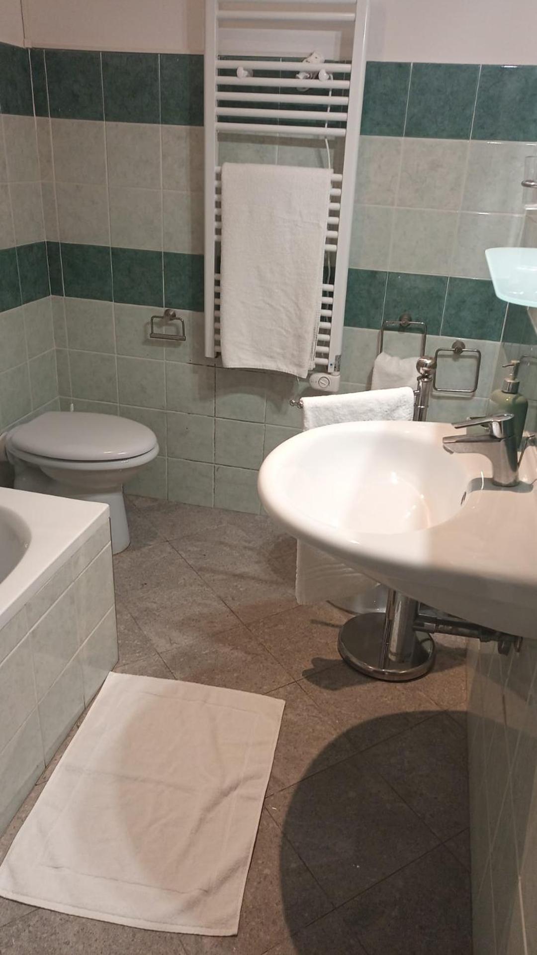 Apartamento Casa N 2 Con Parcheggio Privato E Colonnina Ricarica Livorno Exterior foto